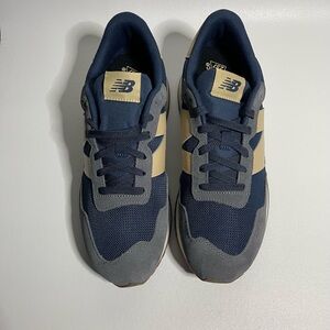 New Balance Men's Navy and Tan Sneakers Size 11